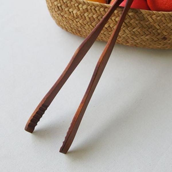 샐러드나 과일을 잡기 편리한 로즈우드 샐러드 집게