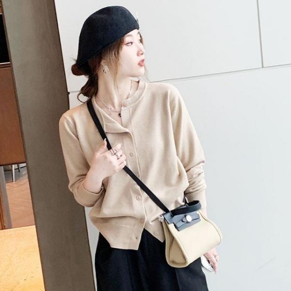 베이지 라운드니트가디건 모던데일리 오피스 여리핏룩