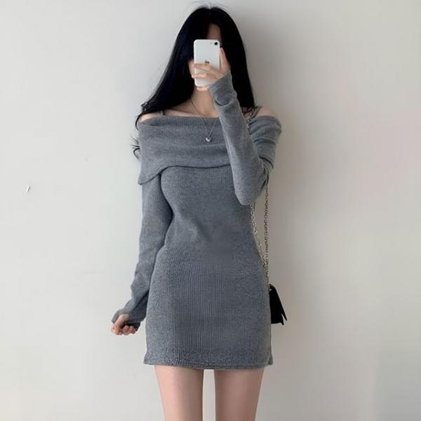 슬림핏 그레이 오프숄더 니트 미니원피스
