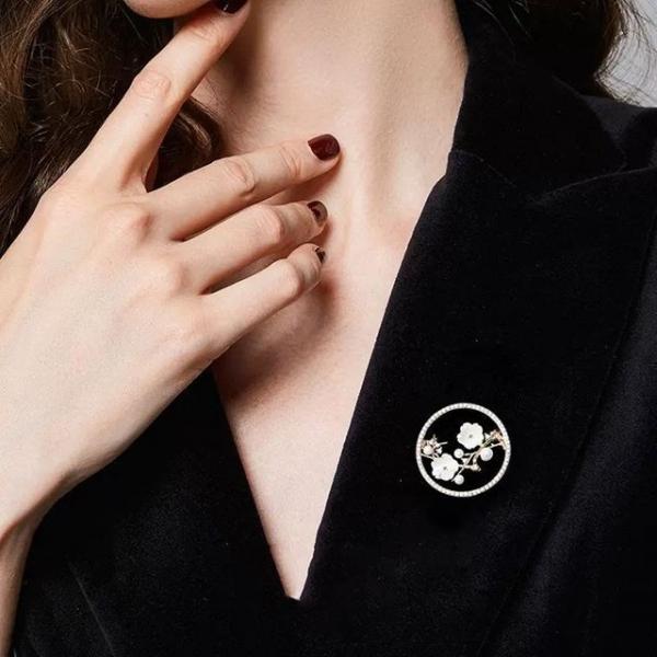 단아한 자개 매화 꽃 진주 원형 미니 브로치 옷핀