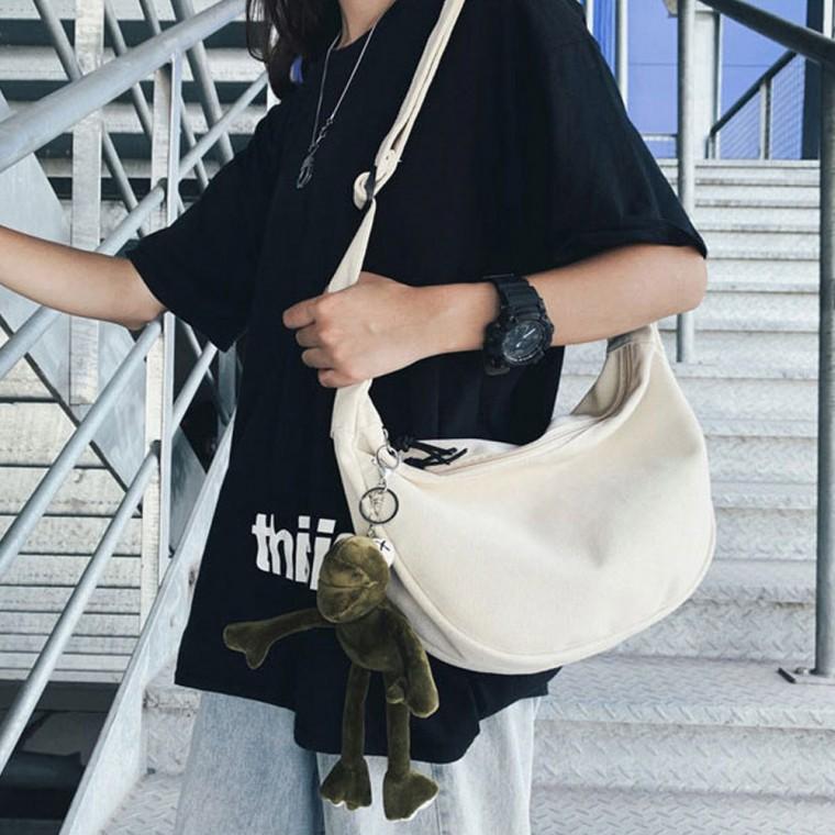 [LnD]남여공용 모던 크로스오버 크로스백 캔버스백 프로그 인형 키링 포인트 가방 여성 학생 여행