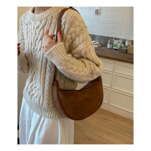 내추럴  스웨이드 클래식 반달 숄더/크로스백