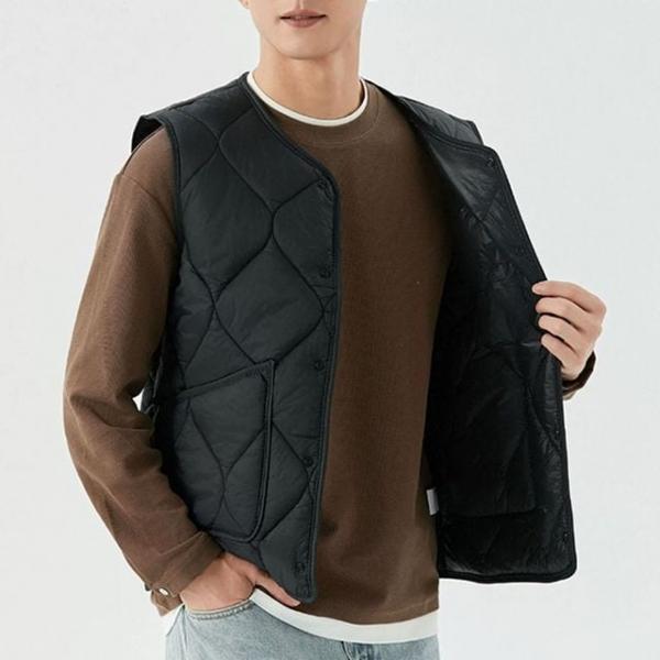 남성 물결 누빔 디테일 라이트 베스트