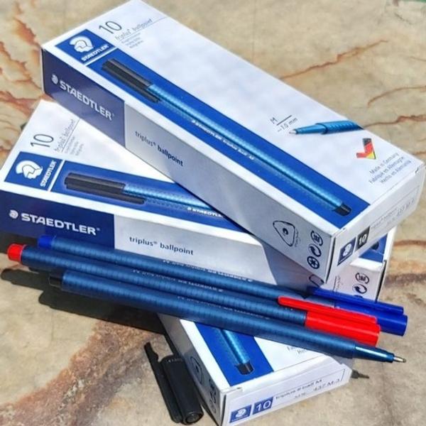 스테들러 triplus 인체공학 삼각 유성볼펜 M 1다스