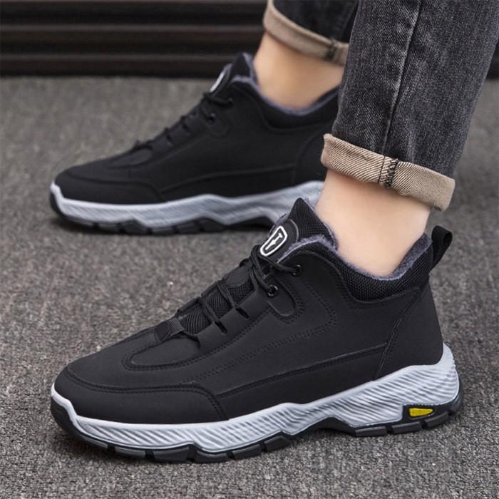 겨울 워커 방한 운동화 2컬러 등산 트래킹 아웃도어화