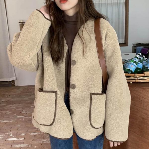 귀여운 뽀글 양털 가디건 배색라인 포인트 데일리룩