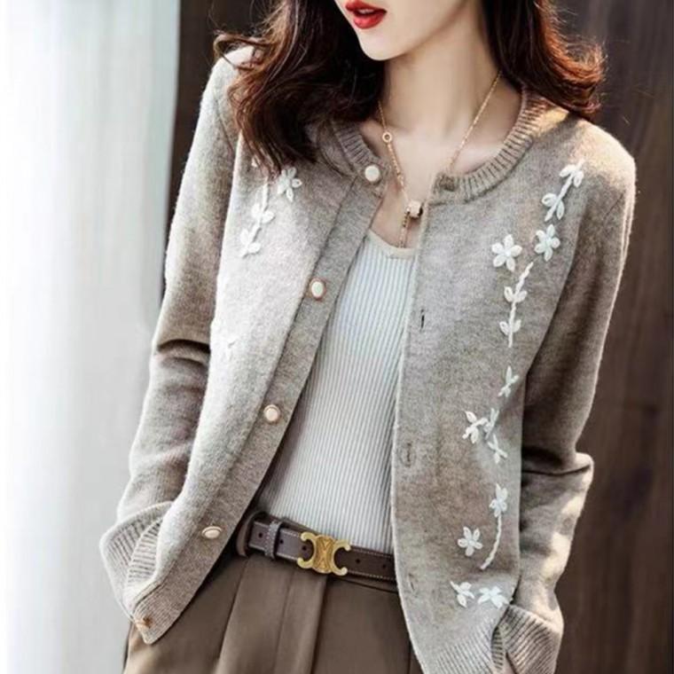 [위드기프트] 럭셔리 레이디 자수가디건