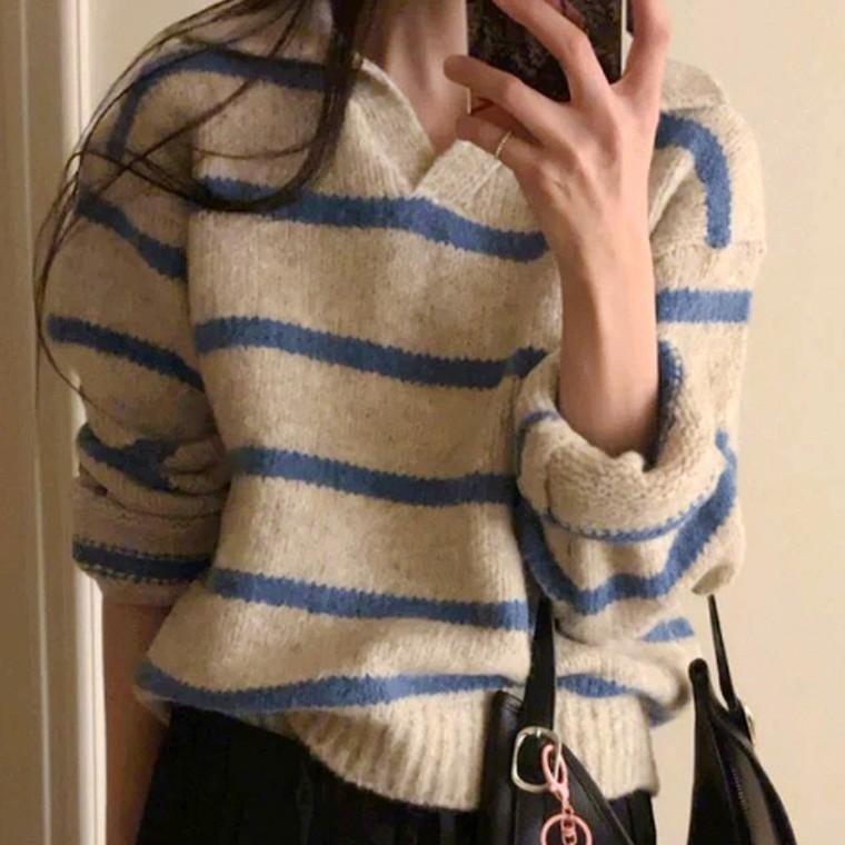 [위드기프트] 베이지앤블루 투톤 오픈카라 도톰니트