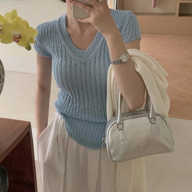 [위드기프트] 시원 부클소재 캡소매 여리니트