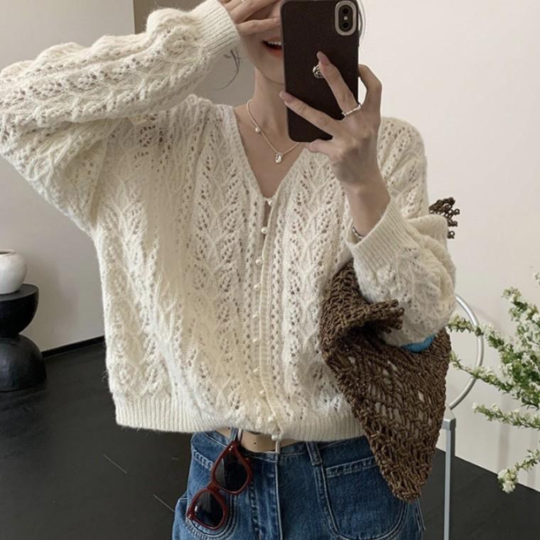 [위드기프트] 샤인 패미닌 진주버튼 니트가디건