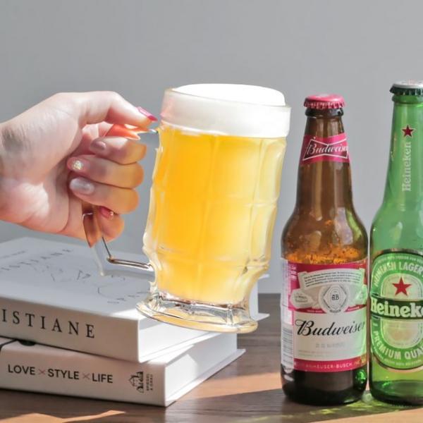 개성있는 디자인의 글로우 맥주잔 3종