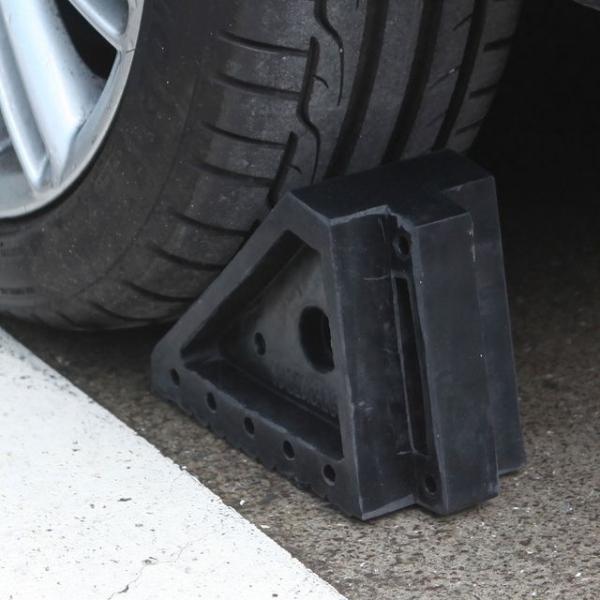 손잡이가 있는 튼튼한 차량 고임목 중형