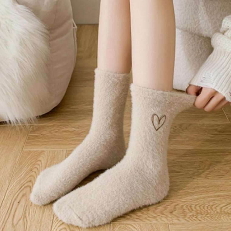 중목양말 여성 여자 벨벳 두꺼운 기모 겨울 롱 장목 융털 수면 양말 하트벨벳