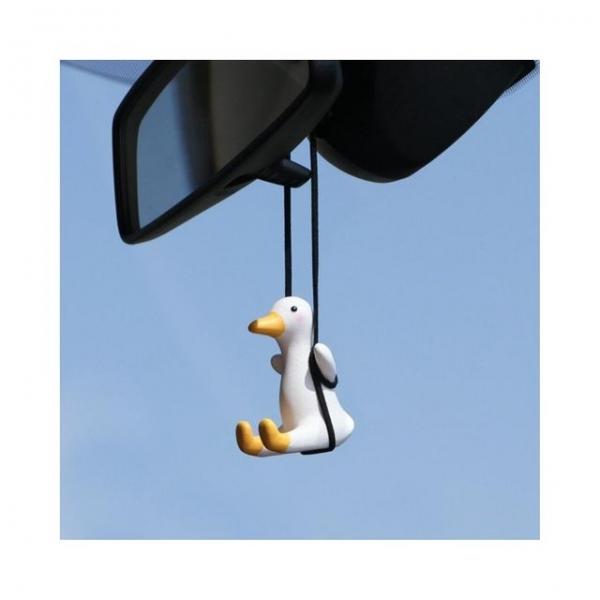 자동차 그네타는 오리