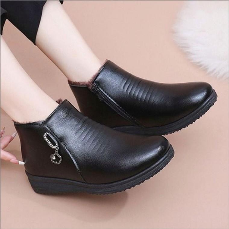 방한 기모신발 털부츠 겨울 스니커즈 중년여자 체인장식