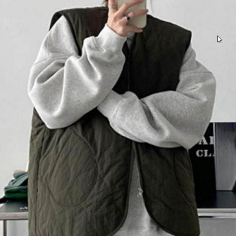 겨울 레이어드 집업 베스트 여유 있는 오버핏 실루엣으로 편안하게 입기 좋은 누빔 조끼 오버핏 베스트