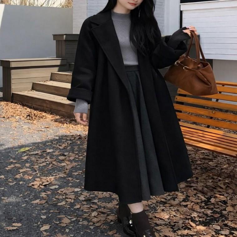 여성 차분한 세련된 분위기 겨울 세미오버핏 롱코트