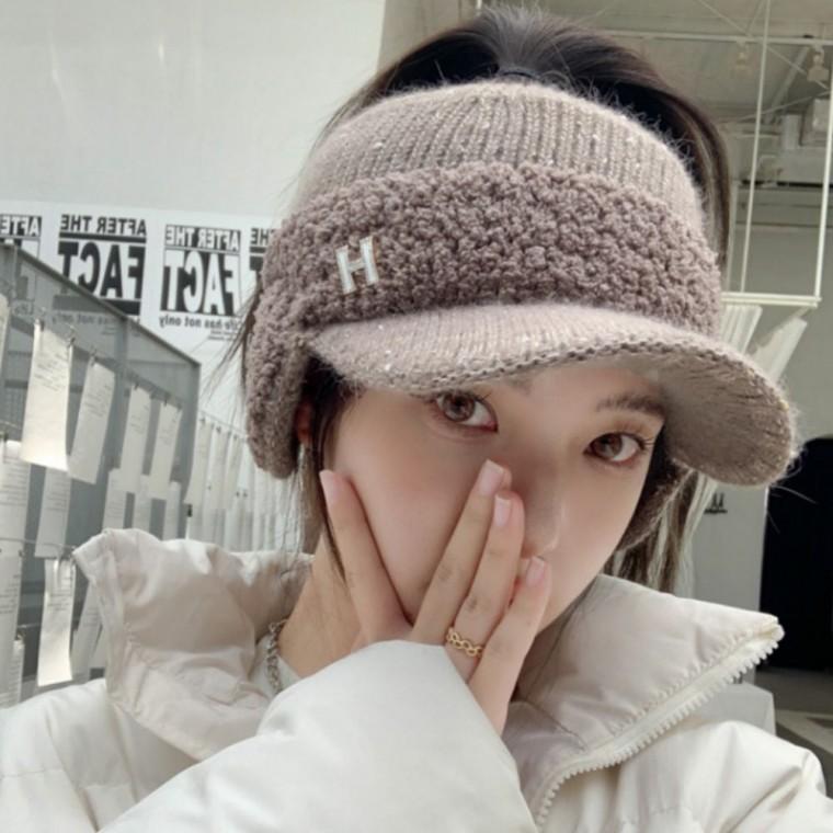 챙 니트 있는 골프 겨울 썬캡 귀달이 여자 방한 모자