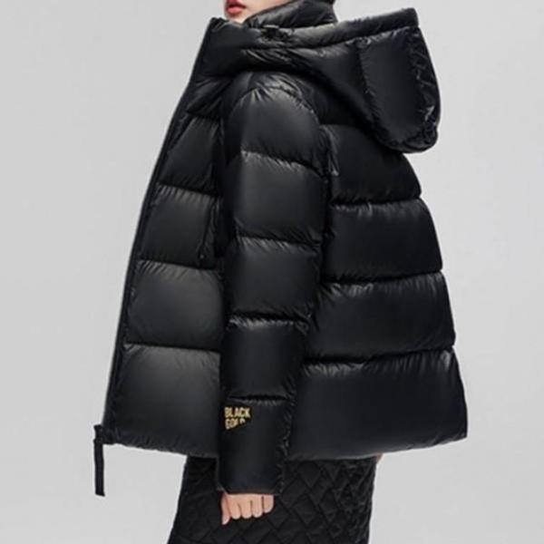 블랙골드 미디 아우터 트렌디하면서도 시크한 윈터 패션 내부 어깨 스트랩 여성 패딩 아우터 여성 숏패딩