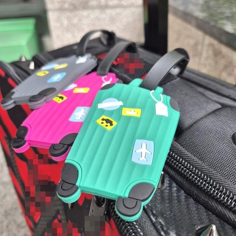 3컬러 캐리어모양 여행용 PVC러기지택 가방이름표