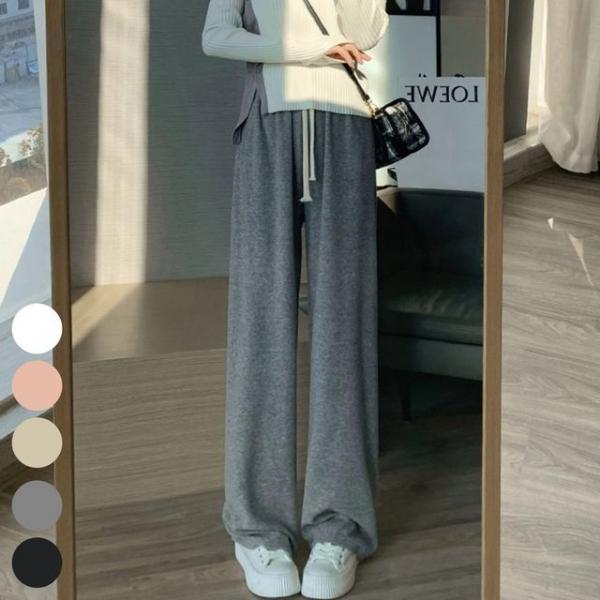 부드럽고 신축성 좋은 일자핏 밴딩 바지