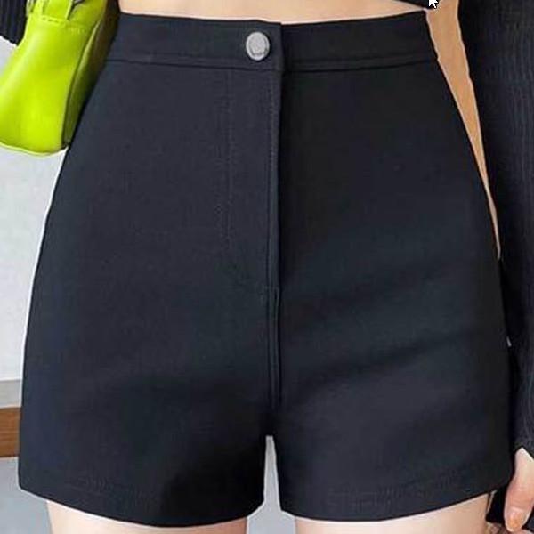겨울 반바지 숏한 기장감으로 경쾌한 실루엣을 연출하면서도 기모 안감으로 따뜻함을 놓치지 않은 숏팬츠