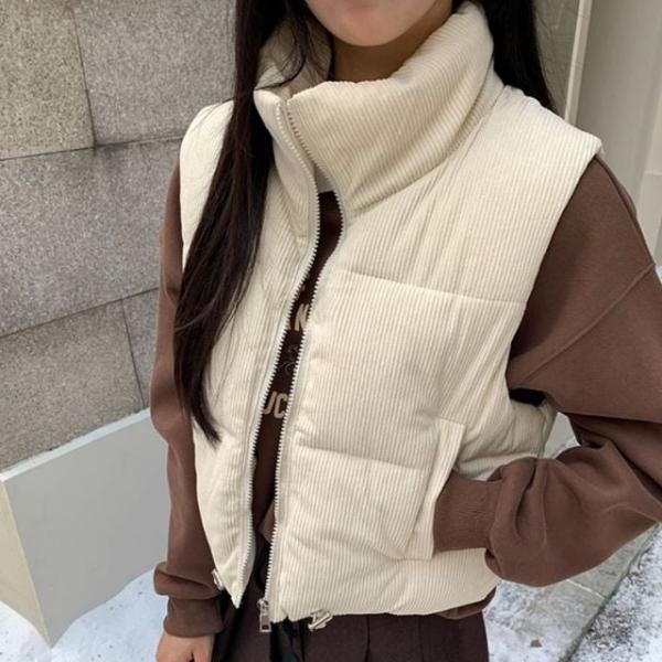 여성 골지 하이넥 숏 패딩베스트 데일리룩