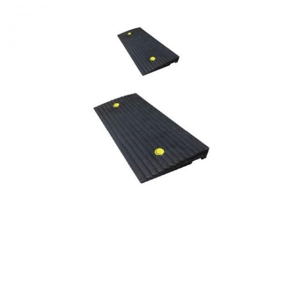 700 X 300 X 60 경사로에 사용하는 차량진입판 X 2개