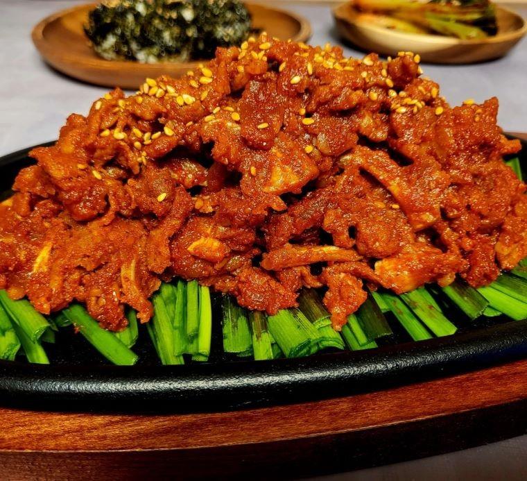 봉이닭짱 국내산 매콤오돌뼈 300g 오도독뼈 직화 캠핑음식 밀키트 혼술 야식