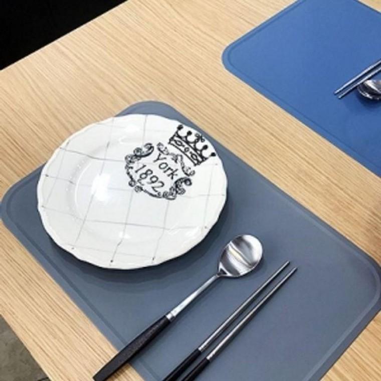 실리콘 테이블 관리편한 매트 4칼라 식탁 깔개 그릇 미끄럼방지 식탁매트