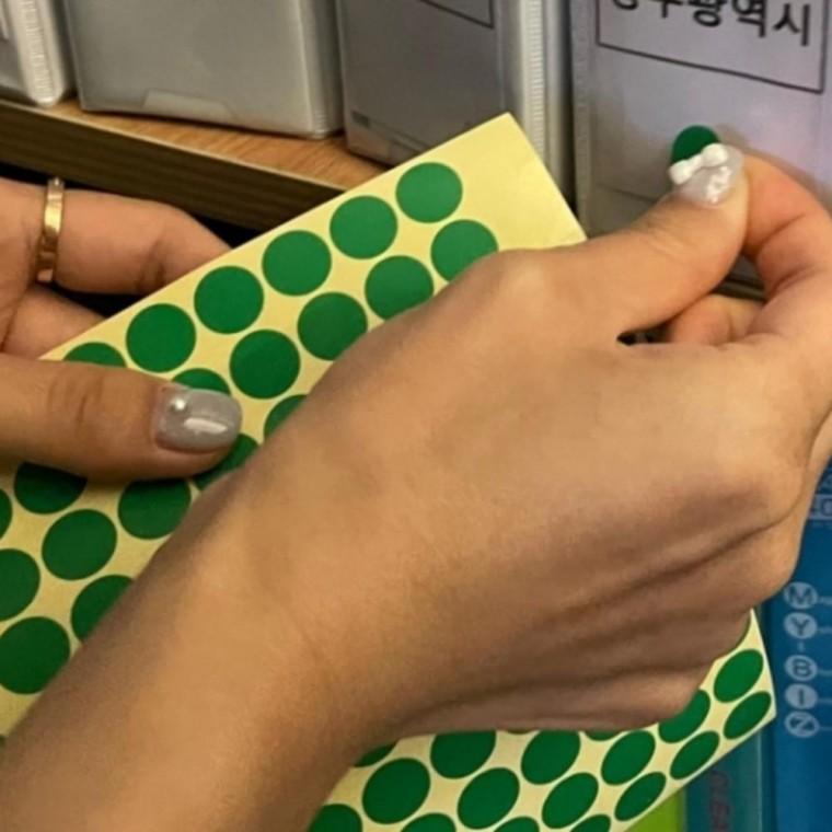 15장 초록 13mm 미니 원형 스티커 동그라미 원 스티커 표시 투표 출석 체크 라벨 컬러