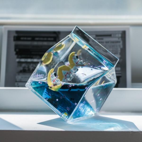 물멍 우주인 워터볼 스노우볼 친구 선물 오일멍 [우주 인테리어 촬영 소품  카페 스노볼 글로브]