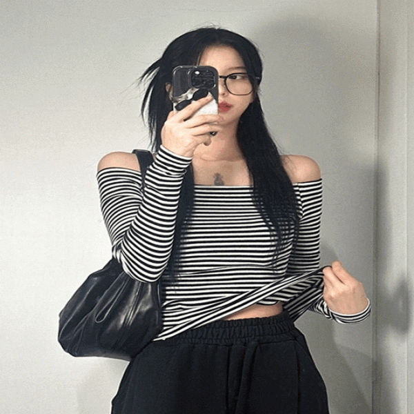 여성 오프숄더 티 단가라 긴팔 티셔츠 스트라이프 줄무늬 [2color 여자 여리핏 쫄티 블랙 그레이 데일리]