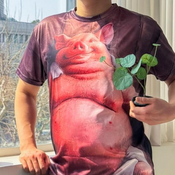 웃는 돼지 동물 반팔 티셔츠 티 옷 [병맛 인싸 템 웃긴 재밌는 킹받는 밈 엽기   반팔티]