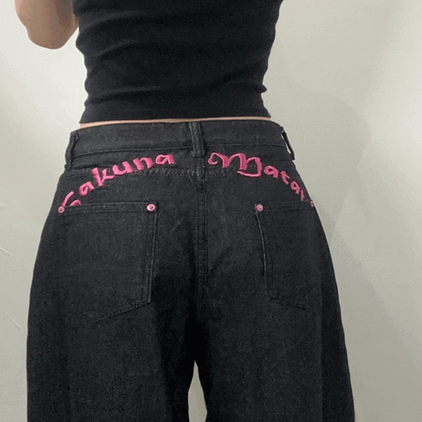 여성 레터링 자수 와이드 데님 팬츠 바지 백포인트 청바지 패치 여자 벌룬핏 핑크 스터드 버튼 블랙 흑청