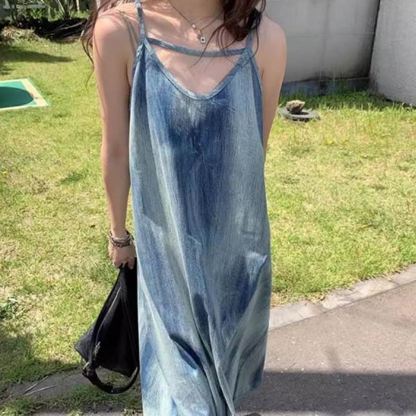 매력적인 브이넥라인 포인트 자연스러운 나염 디자인 롱 원피스 여성스러운 나시 패션 바캉스룩