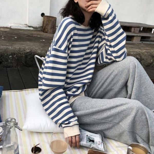 편안하게 입기 좋은 루즈핏 라운드넥 소매 시보리 스트라이프 여성 긴팔 간절기 패션 티셔츠