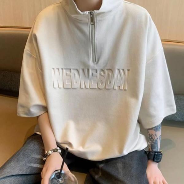 누구나 편안하게 입을 수 있는 적당한 핏 데일리 나들이룩 넥라인 반집업 스타일 여름 패션 티셔츠