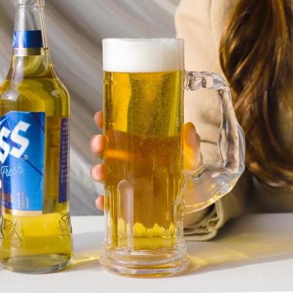 팔뚝 근육 손잡이 맥주컵 600ml