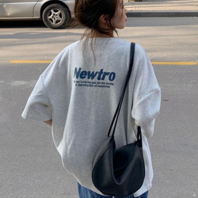 여성 뉴트로 오퍼핏 스타일 반팔 티셔츠 오버핏