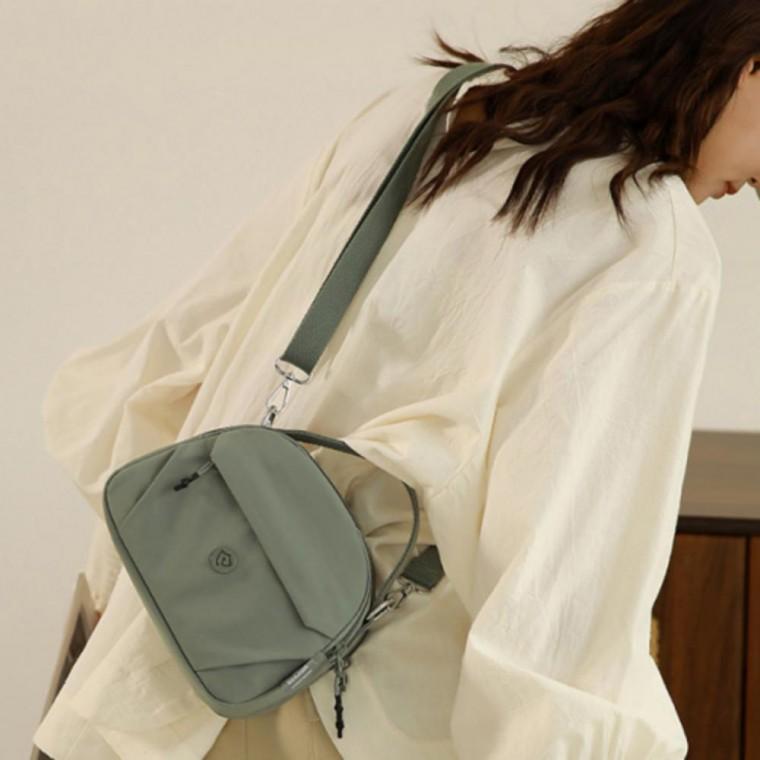 반달 크로스백 나일론 경량 숄더백 여행용 미니 가방 데일리
