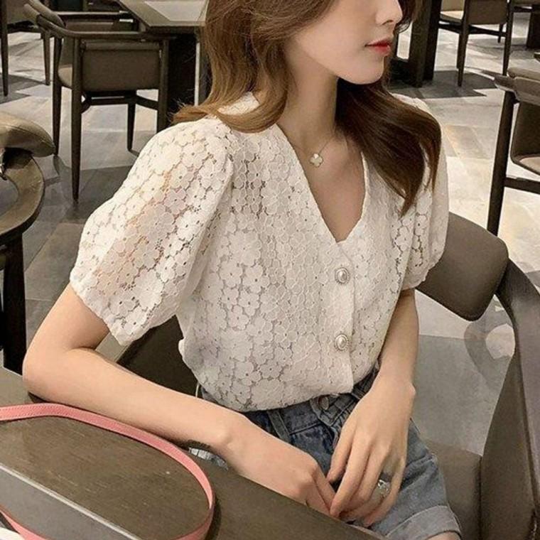 브이넥 시스루 가벼운 자수 블라우스 V넥 레이스 오버핏