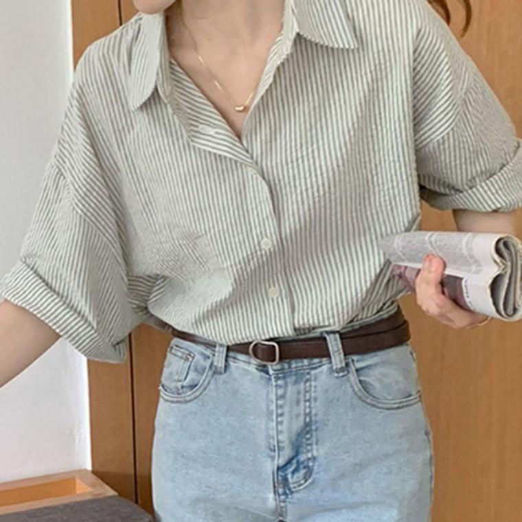 여성 은은한 그린 줄무늬 카라 반팔 셔츠 1P 청량한 여름 무드 남방