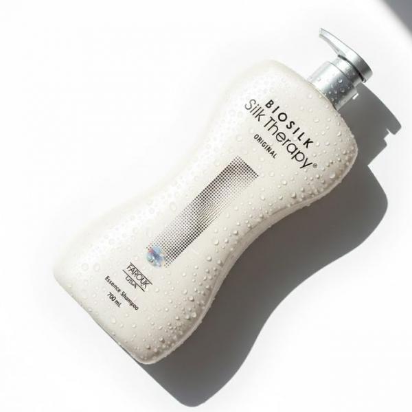 손 끝에서 느껴지는 밀도 높은 실크 거품 샴푸 700ml