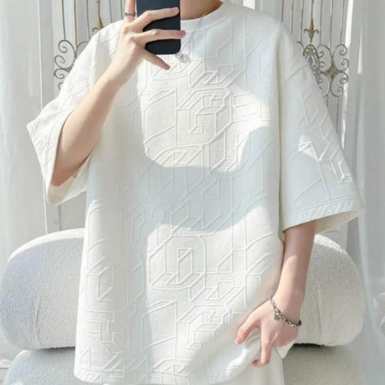 포인트룩 반팔 티셔츠 남성패션 입체패턴 독특한 반팔