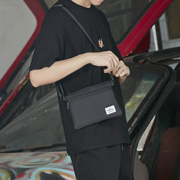 직사각 파우치형 남성백 베이직 스트랩 크로스가방