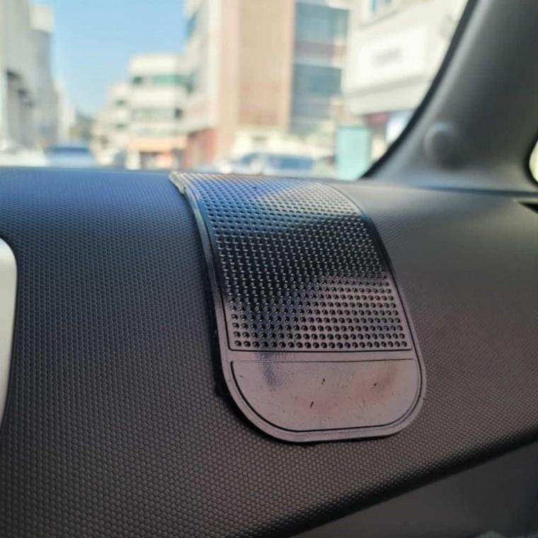 직사각 논슬립 패드 블랙 차량용핸드폰거치대 차량핸드폰거치대