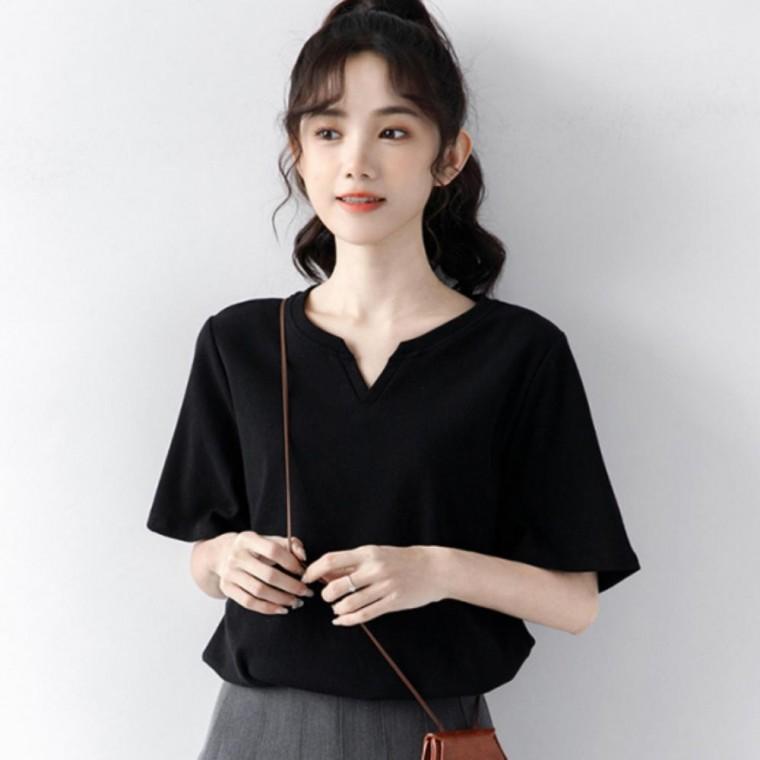 여성 여름 단정한티셔츠 브이넥 끈나시 스타일 반팔 티셔츠 블랙 레이어드룩 페미닌 코디