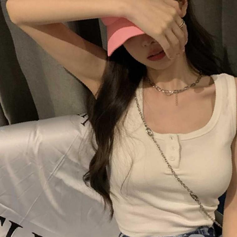 여자 여름 청바지 코디 기본 흰색 슬리브리스 나시 티