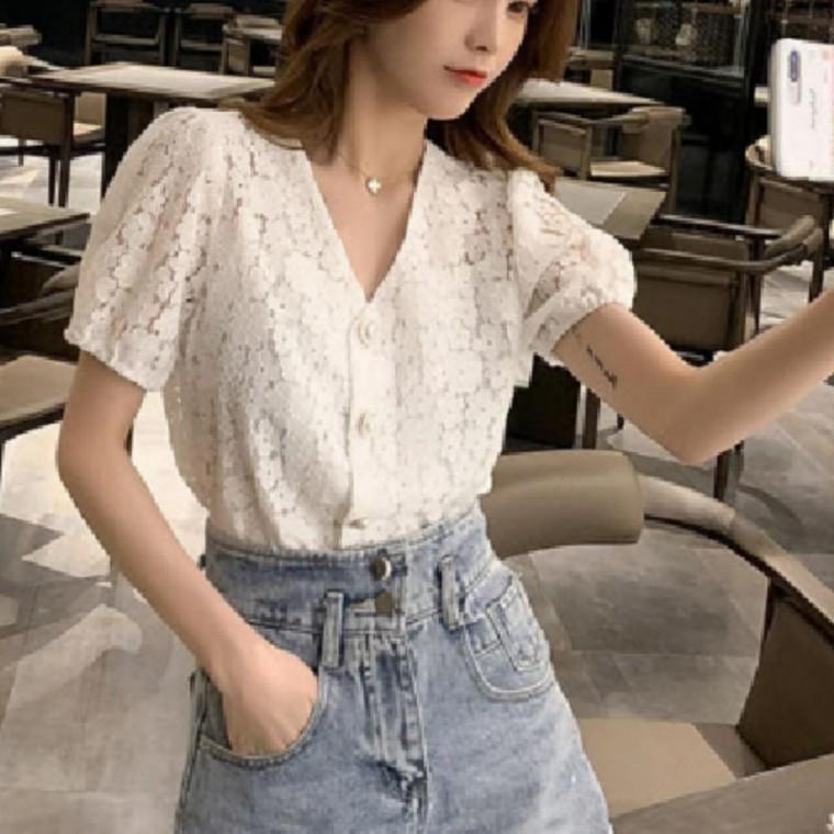 여성 레이스 블라우스 반팔 브이넥 오버핏 시스루 자수 V넥 셔츠 데일리